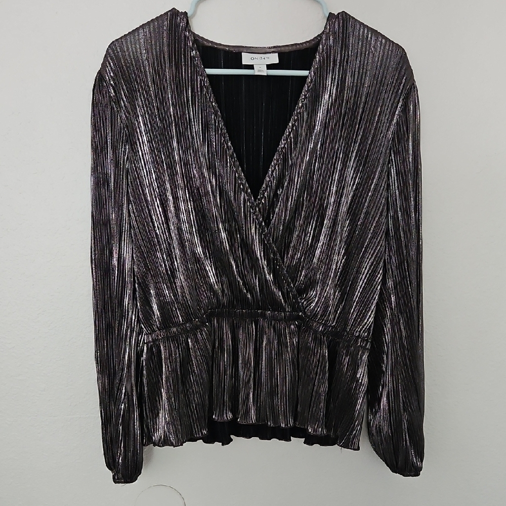 On 34th Chic Gray Metallic Women's Top Size S.